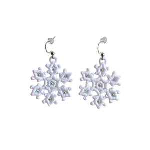 Cercei fulgi de nea cu cristale, Bijuterii, Cercei, Cercei brodati, Broderie, Cercei fulgi de nea cu cristale stralucitoare, eleganti si rafinati, ce adauga un plus de magie si ..., ARTYNOS