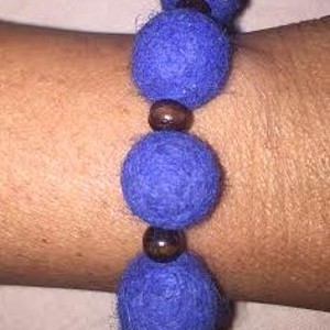 Brățară din pâslă albastră -  - Artynos.ro