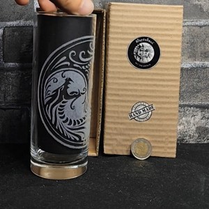 Pahar de sticlă cu modelul Dragon Yin-Yang, gravat manual  -  - Artynos.ro