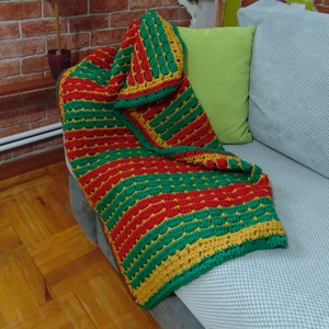 Patura crosetata rosie verde 105 x 77 cm - Artynos.ro