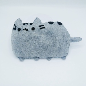 Jucarie Pisica din fetru gri Pusheen Cat - Artynos.ro