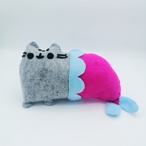 Jucarie Pisica Sirena din fetru gri Pusheen Cat Mermaid - Artynos.ro