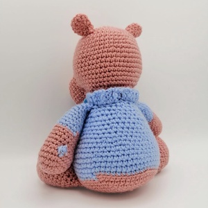 Jucarie crosetata Hipopotam cu papion - jucării și echipamente pentru copii - plușuri - figurine de pluș - Artynos.ro