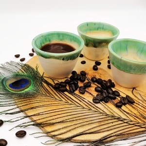 Pahar espresso, verde cu alb, maro, din ceramica, handmade, 130 ml - casă & stil de viață - accesorii pentru echipamente de bucătărie - accesorii de servire - cești cafea, set ceai - Artynos.ro