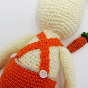 Iepuras alb cu salopeta rosie detasabila  - jucării și echipamente pentru copii - plușuri - figurine de pluș - Artynos.ro