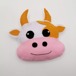 Cap de vacuta alb si roz din fetru - jucarie - jucării și echipamente pentru copii - plușuri - figurine de pluș - Artynos.ro
