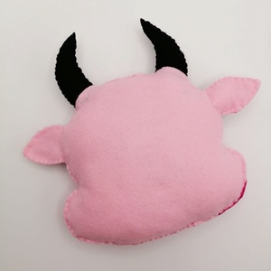 Cap de vacuta alb si roz din fetru - jucarie - jucării și echipamente pentru copii - plușuri - figurine de pluș - Artynos.ro