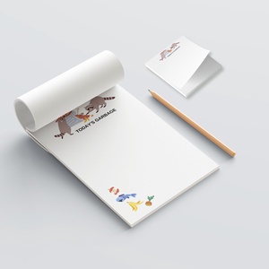 Set carnet dimensiune A5, blocnotes patrat si creion, model Racoon today's garbage - casă & stil de viață - papetărie de hârtie - caiete și jurnal - Artynos.ro