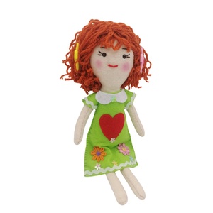 Papusa cu par scurt roscat, cu rochie verde, din fetru, Jucării și echipamente pentru copii, Plușuri, Păpușă croșetată, păpușă de pluș, Cusătură, ARTYNOS