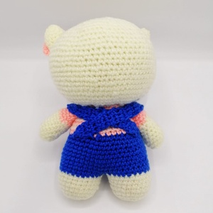 Jucarie Hello Kitty, salopeta albastra, crosetata manual, 19 cm - jucării și echipamente pentru copii - plușuri - pisică de pluș - Artynos.ro