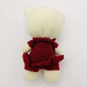 Jucarie Hello Kitty, rochita rosie, crosetata manual, 24 cm - jucării și echipamente pentru copii - plușuri - pisică de pluș - Artynos.ro
