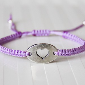 Brățară macramé împletită - Heart mov deschis -  - Artynos.ro
