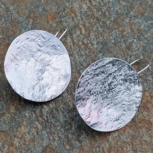 Cercei circulari minimali din aluminiu - bijuterii - cercei hoops - Artynos.ro Cercei circulari minimali din aluminiu - bijuterii - cercei hoops - Artynos.ro