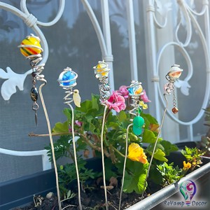 Decorațiune de grădină punctată cu glob mic de sticlă -  - Artynos.ro