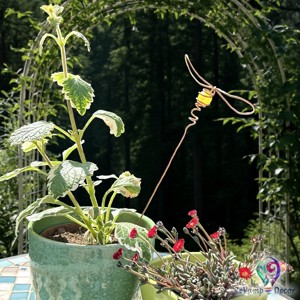 Decor de gradina "Bee", , , Daca va plac ornamentele de gradina dragute si colorate, acest ornament intepator este accentul per..., ARTYNOS