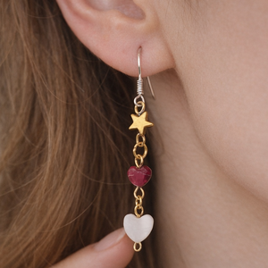 Cercei handmade romantici  inimioare fucsia + alb, tortițe argint 925, boho cute - bijuterii - cercei - cercei din pietre semiprețioase - Artynos.ro