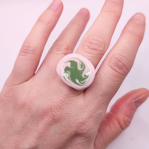 Inel din portelan roz si verde marmorat, Bijuterii, Inele, Inele statement, Ceramica, ARTYNOS