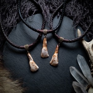 Colier talisman nomad cu dinte de vacă -  - Artynos.ro