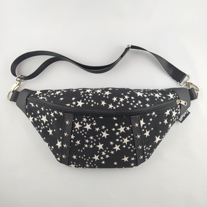Geantă tip centură / crossbody -  stele negre - genți și portofele - genți de mână și umăr - geantă crossbody - Artynos.ro