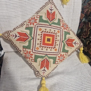 Perna decorativa , Arte vizuale si accesorii , Imagini cu broderii, Broderii in cruciulita pe tesatura, Broderie, ARTYNOS
