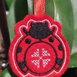 Breloc Buburuza din România, Bijuterii, Mărțișor, Broderie, ARTYNOS