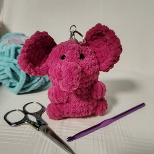 Breloc / Jucărie Mini Elefănțel Pufos din Pluș, 12 cm - jucării și echipamente pentru copii - plușuri - elefant de pluș - Artynos.ro