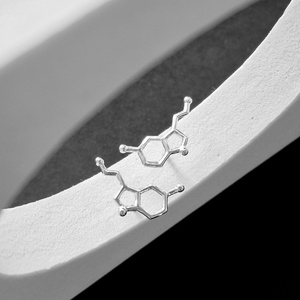 Cercei din argint 92.5 cu formula moleculară SEROTONINA  - bijuterii - cercei - clipsuri - Artynos.ro