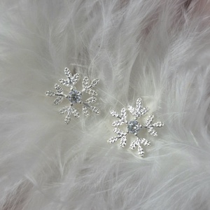 Cercei argintați 92.5 cu Fulgi de zăpadă  - bijuterii - cercei - cercei din argint - Artynos.ro