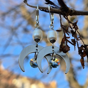 Cercei lungi cu Semilună, perle naturale și Swarovski Crystals - bijuterii - cercei - cercei din perle - Artynos.ro