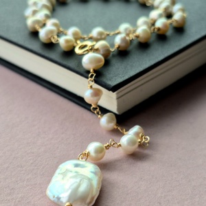 Colier aurit din perle de cultură și medalion perlă Baroque  - bijuterii - coliere - coliere din perle - Artynos.ro