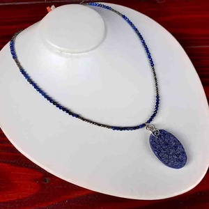 Lapis lazuli si pirita - bijuterii - coliere - coliere cu pandantive - Artynos.ro