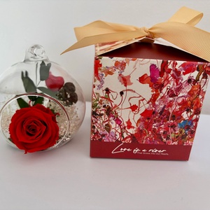 Aranjament Floral Handmade în Glob de Sticlă de 8 cm cu Trandafir Criogenat Roșu și plante stabilizate - casă & stil de viață - decorațiuni de casă - accesorii florale - buchete de flori - Artynos.ro