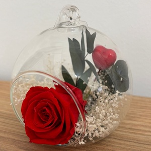 Aranjament Floral Handmade în Glob de Sticlă de 8 cm cu Trandafir Criogenat Roșu și plante stabilizate - casă & stil de viață - decorațiuni de casă - accesorii florale - buchete de flori - Artynos.ro