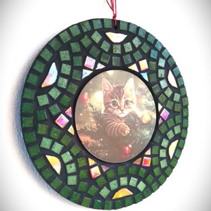 Mozaic decorare ușă de Crăciun - decorare festivă făcută manual - casă & stil de viață - accesorii pentru decorat casa - decorațiuni de geam și decorațiuni de ușă  - ornamente de ușă  - Artynos.ro