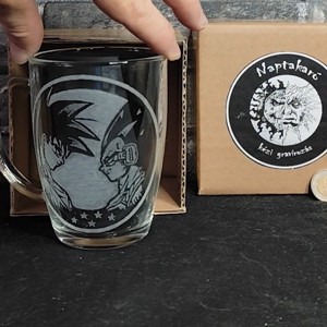 Cană de sticlă cu model Dragon Ball Son Goku și Vegeta  -  - Artynos.ro