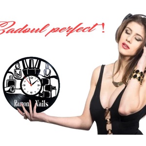 SALON MANICHIURA-ceas de perete (personalizabil!) - casă & stil de viață - accesorii pentru decorat casa - decorațiuni de pereți, decorațiuni suspendate - ceasuri de perete - Artynos.ro