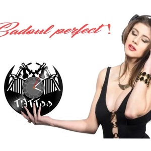 SALON TATUAJE - ceas de perete - casă & stil de viață - accesorii pentru decorat casa - decorațiuni de pereți, decorațiuni suspendate - ceasuri de perete - Artynos.ro