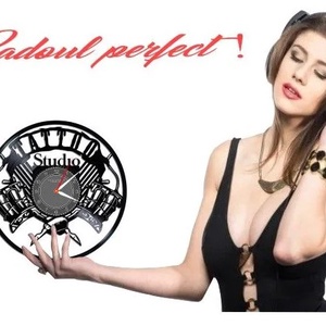 SALON TATUAJE - ceas de perete - casă & stil de viață - accesorii pentru decorat casa - decorațiuni de pereți, decorațiuni suspendate - ceasuri de perete - Artynos.ro