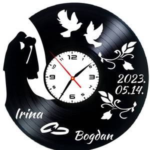 TINERI CASATORITI-ceas de perete(personalizabil), Casă & Stil de viață, Accesorii pentru decorat casa, Decorațiuni de pereți, decorațiuni suspendate, Ceasuri de perete, , ARTYNOS