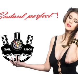 SALON MANICHIURA-ceas de perete (personalizabil) - casă & stil de viață - accesorii pentru decorat casa - decorațiuni de pereți, decorațiuni suspendate - ceasuri de perete - Artynos.ro