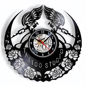SALON TATUAJE-ceas de perete, Casă & Stil de viață, Accesorii pentru decorat casa, Decorațiuni de pereți, decorațiuni suspendate, Ceasuri de perete, , ARTYNOS