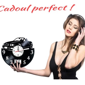 Ceas de Perete Artizanal din Vinil BMW Z3 Roadster � Lucrat Manual, Cadou Premium pentru Pasionații Auto - casă & stil de viață - decorațiuni de casă - decorațiuni de pereți - ceasuri de perete - Artynos.ro