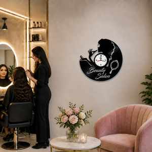 Ceas de perete din disc vinil, Tematică Beauty Salon, Design Elegant cu Siluetă Feminină și Accesorii Machiaj, Negru - casă & stil de viață - decorațiuni de casă - decorațiuni de pereți - ceasuri de perete - Artynos.ro