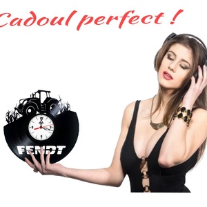 Ceas de perete din disc vinil, Tematică Fendt / Agricultură, Design cu Tractor pe Câmp, Negru - casă & stil de viață - decorațiuni de casă - decorațiuni de pereți - ceasuri de perete - Artynos.ro