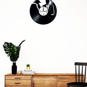 Ceas de perete din disc vinil, Tematică Ospătar / Waiter, Design cu Servire la Tavă și Clopot Gourmet, Negru - casă & stil de viață - decorațiuni de casă - decorațiuni de pereți - ceasuri de perete - Artynos.ro