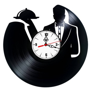 Ceas de perete din disc vinil, Tematica Ospatar / Waiter, Design cu Servire la Tava si Clopot Gourmet, Negru - Artynos.ro