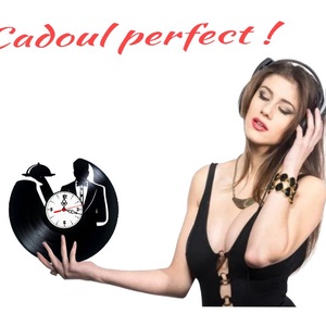 Ceas de perete din disc vinil, Tematică Ospătar / Waiter, Design cu Servire la Tavă și Clopot Gourmet, Negru - casă & stil de viață - decorațiuni de casă - decorațiuni de pereți - ceasuri de perete - Artynos.ro