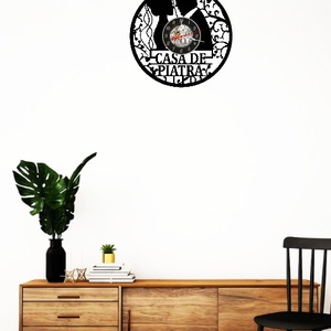 Ceas de perete decorativ realizat din disc de vinil, Model Nunta Casa de Piatra cu Mire si Mireasa, Negru, 30 cm - casă & stil de viață - decorațiuni de casă - decorațiuni de pereți - ceasuri de perete - Artynos.ro