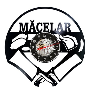 Ceas de perete decorativ realizat din disc de vinil, Model Macelar cu Satare si Mezeluri, Text Macelar, Negru, 30 cm - Artynos.ro