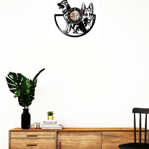 Ceas de perete decorativ realizat din disc de vinil, Model Caine Ciobanesc German / Lupar, Negru, 30 cm - casă & stil de viață - decorațiuni de casă - decorațiuni de pereți - ceasuri de perete - Artynos.ro